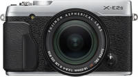 Fujifilm X-E2S mit XF18-55 in silber von vorne Fujifilm X-E2S mit XF18-55 in silber von vorne
