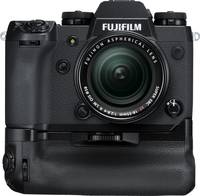 Fujifilm X-H1 in schwarz mit XF18-55 und Batteriegriff von vorne Fujifilm X-H1 in schwarz mit XF18-55 und Batteriegriff von vorne