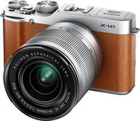 Fujifilm X-M1 in braun mit XC16-50 von vorne links