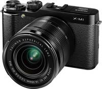 Fujifilm X-M1 in schwarz mit XC16-50 von vorne links