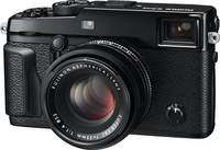 Fujifilm X-Pro2 in schwarz mit XF35 von vorne links Fujifilm X-Pro2 in schwarz mit XF35 von vorne links