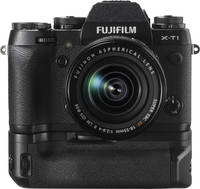 Fujifilm X-T1 in schwarz mit Batteriegriff von vorne