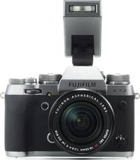 Fujifilm X-T2 in Graphite Silver mit XF18-55 und EF X8 von vorne
