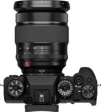 Fujifilm X-T4 in schwarz mit XF 18-55mm von oben