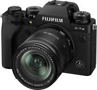 Fujifilm X-T4 in schwarz mit XF 18-55mm von schräg vorne links