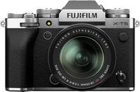 Fujifilm X-T5 in silber mit XF18-55 von vorne
