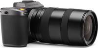Hasselblad X1D II 50C in schwarz mit XCD 35-75mm von vorne rechts