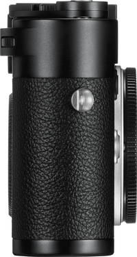 Leica M10-D (Typ 9217) in schwarz von rechts Leica M10-D (Typ 9217) in schwarz von rechts
