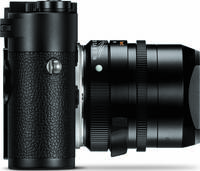 Leica M10 Monochrom (Typ 6376) in schwarz mit Summilux M 35mmF14 von rechts