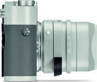 Leica M10-P (Typ 3656) als Ghost Edition for Hodinkee in grau mit Summilux M 35mm von rechts