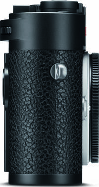 Leica M11 (Typ 2416) in schwarz von rechts Leica M11 (Typ 2416) in schwarz von rechts