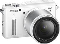 Nikon 1 AW1 in weiß mit 11-275 von vorne rechts