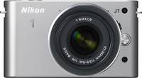 Nikon 1 J1 in silber mit Nikkor 10-30 von vorne