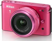 Nikon 1 J2 in pink mit Nikkor 11-275 von vorne links