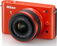 Nikon 1 J2 in rot mit Nikkor 10-30 von vorne links