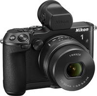 Nikon 1 V3 in schwarz mit Nikkor 10-30 und EVF von vorne links