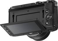 Nikon 1 V3 in schwarz mit Nikkor 10-30 und Klappdisplay von rechts unten