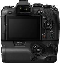 OM System OM-D E-M1 Mark II in schwarz mit Batteriegriff von hinten OM System OM-D E-M1 Mark II in schwarz mit Batteriegriff von hinten