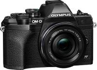 OM System OM-D E-M10 Mark IV in schwarz mit EZ M1442 von vorne rechts OM System OM-D E-M10 Mark IV in schwarz mit EZ M1442 von vorne rechts