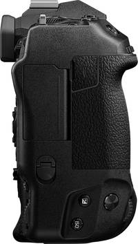 OM System OM-D E-M1X in schwarz von links