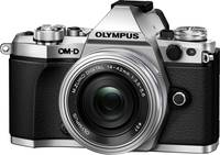 OM System OM-D E-M5 Mark II in silber mit 14-42 mm von vorne links OM System OM-D E-M5 Mark II in silber mit 14-42 mm von vorne links