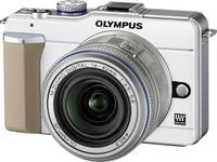 OM System PEN E-PL1 in weiß mit 14-42 mm von vorne links