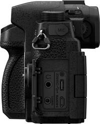 Panasonic Lumix DC-G97 in schwarz Anschlüsse von links