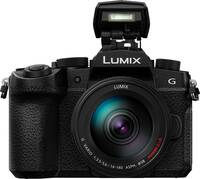 Panasonic Lumix DC-G97 mit G Vario 14-140mm f35-56 asph und PopUp Blitz von vorne