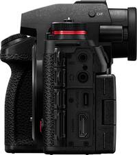 Panasonic Lumix DC-S1R II in schwarz von links