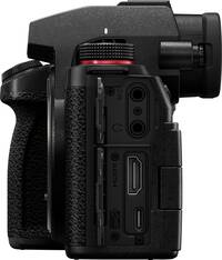 Panasonic Lumix DC-S5 II in schwarz von links