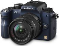 Panasonic Lumix DMC-G1 in blau mit G Vario 14-45 mm von vorne links