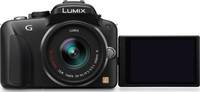 Panasonic Lumix DMC-G3 in schwarz mit G Vario 14-42 mm und Klappdisplay von vorne