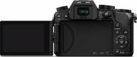 Panasonic Lumix DMC-G70 in schwarz mit Klappdisplay von hinten