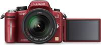 Panasonic Lumix DMC-GH1 in rot mit G Vario 14-140 mm und Klappdisplay von vorne