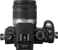 Panasonic Lumix DMC-GH2 in schwarz mit G Vario 14-42 mm von oben
