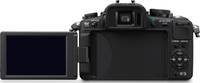 Panasonic Lumix DMC-GH2 in schwarz mit Klappdisplay von hinten