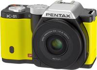 Pentax K-01 in gelb mit DA 40mm von vorne links Pentax K-01 in gelb mit DA 40mm von vorne links