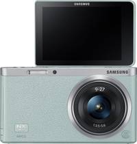 Samsung NX mini in mint mit 9-27 mm und Klappdisplay von vorne