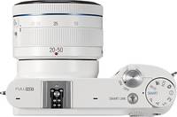 Samsung NX1100 in weiß mit 20-50 mm von oben