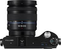 Samsung NX210 in schwarz mit 18-55 mm von oben Samsung NX210 in schwarz mit 18-55 mm von oben