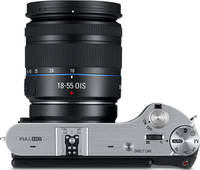 Samsung NX300 in schwarz mit 18-55 mm von oben Samsung NX300 in schwarz mit 18-55 mm von oben