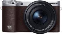 Samsung NX500 in braun mit 16-50 mm von vorne Samsung NX500 in braun mit 16-50 mm von vorne