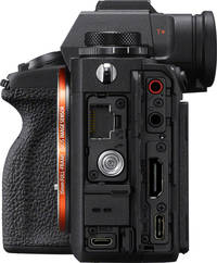 Sony Alpha 1 in schwarz von links