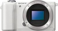 Sony Alpha 5000 in weiß von vorne