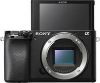 Sony Alpha 6100 in schwarz Klappdisplay von vorne