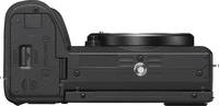 Sony Alpha 6100 in schwarz von unten