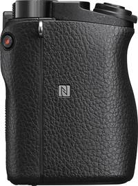 Sony Alpha 6300 in schwarz von rechts