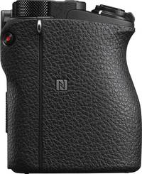 Sony Alpha 6500 in schwarz von rechts