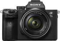 Sony Alpha 7 III in schwarz mit SEL 2870 von vorne Sony Alpha 7 III in schwarz mit SEL 2870 von vorne