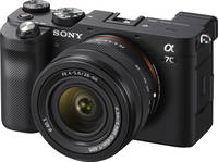 Sony Alpha 7C in schwarz mit EL2860 von schräg vorne links Sony Alpha 7C in schwarz mit EL2860 von schräg vorne links